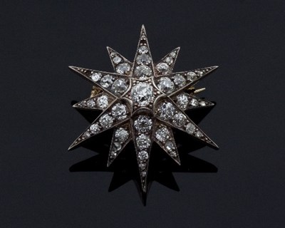 Lot 429 - A Victorian diamond star brooch/pendant,...