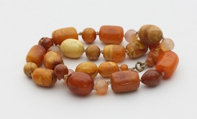 Lot 441 - A Baltic amber and hardstone necklace, the...