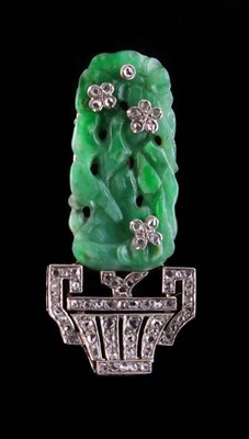 Lot 452 - A Cartier style jade and diamond clip, the...