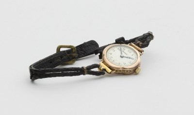 Lot 456 - A lady's 9ct gold cased wristwatch, the...