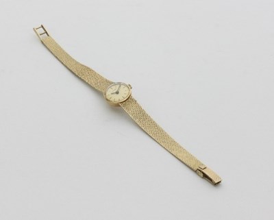 Lot 464 - A lady's 9ct gold cased wristwatch, the...