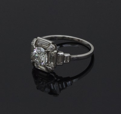 Lot 476 - An Art Deco diamond ring, the central diamond...