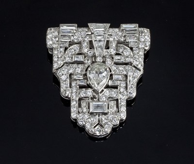 Lot 480 - An Art Deco diamond clip brooch, circa 1935,...