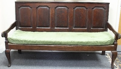 Lot 516 - An 18th Century oak settle, the five fielded...