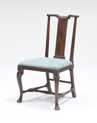 Lot 550 - An early 18th Century walnut dining chair with...