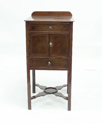 Lot 736 - A bedside cupboard fitted drawers and a...