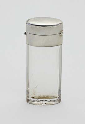 Lot 26 - A silver mounted scent bottle, marks rubbed,...