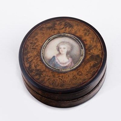 Lot 65 - An early 19th Century tortoiseshell and burr...