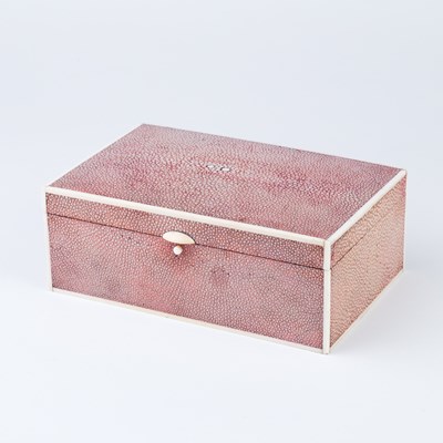 Lot 71 - A pink shagreen cigarette box, 20th Century,...