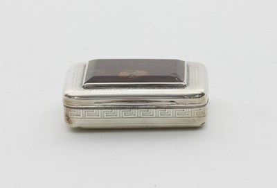 Lot 107 - A George III silver snuff box, Thomas Phipps &...