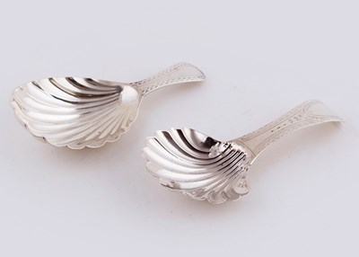 Lot 112 - A George III silver caddy spoon, London 1781,...