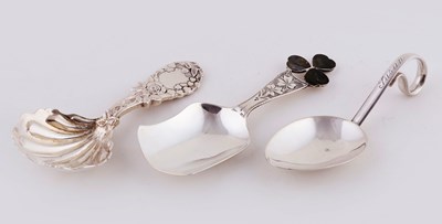 Lot 116 - A Victorian silver caddy spoon, J W,...