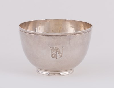 Lot 154 - An Irish silver bowl, Erasmus Cope, Dublin...