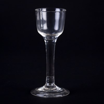 Lot 367 - A Georgian cordial glass, with drawn stem on a...