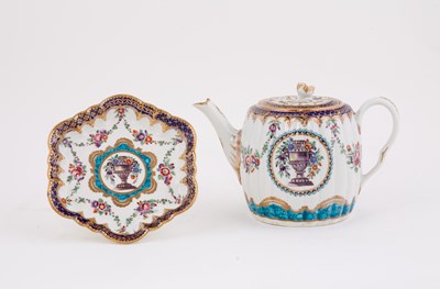 Lot 460 - A Worcester ribbed teapot, cover and stand,...