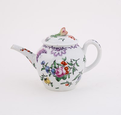 Lot 464 - A Worcester teapot and cover, painted with...