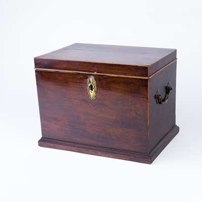 Lot 508 - A mahogany cigar box with hinged cover, brass...