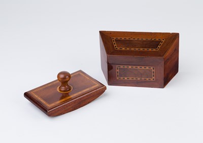 Lot 517 - A walnut box and cover, inlaid chequer banding,...