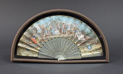 Lot 586 - A 19th Century fan with pierced trellis-type...