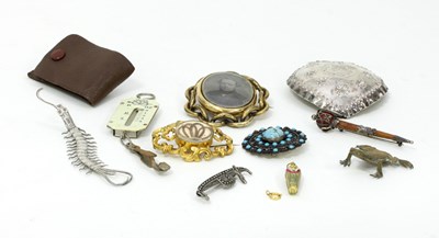 Lot 57 - A Victorian swivel brooch, the glazed oval...