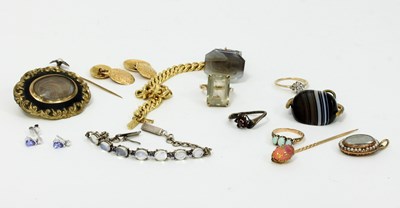 Lot 59 - A small quantity of jewellery comprising three...