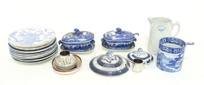 Lot 139 - Sundry blue and white ceramics, etc.