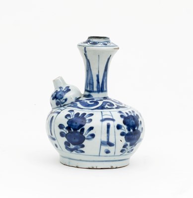 Lot 160 - A 17th Century Chinese blue and white Kraak...