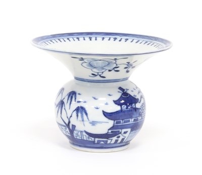 Lot 162 - A Chinese blue and white spittoon, 18th...