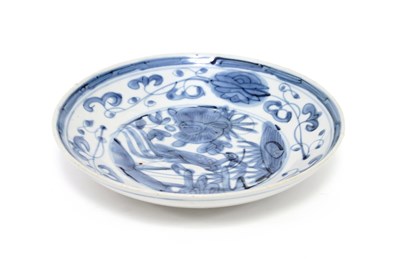 Lot 172 - A Chinese provincial blue and white dish, 17th...