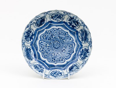 Lot 174 - A Chinese blue and white shallow dish, Kangxi,...