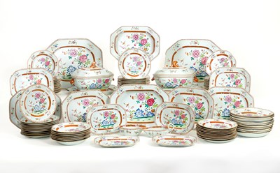 Lot 279 - An extensive famille rose part dinner service,...