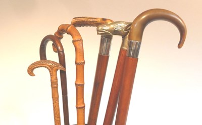 Lot 493 - A malacca walking stick with curved horn...