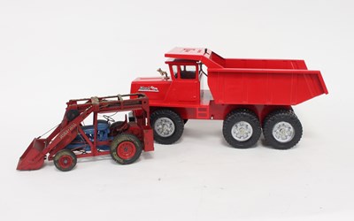 Lot 562 - A Budd L red painted dumper truck, boxed and a...