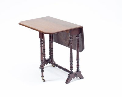 Lot 200 - An Edwardian Sutherland table on turned...