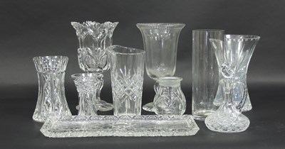 Lot 317 - A quantity of glass to include two footed...