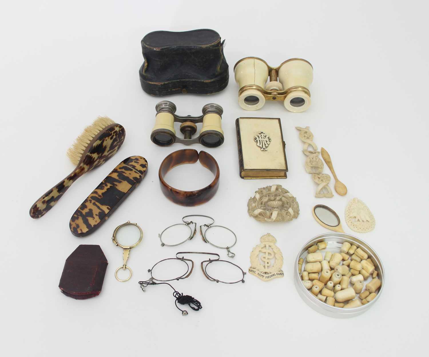 Lot 475 - A pair of ivory and brass mounted opera
