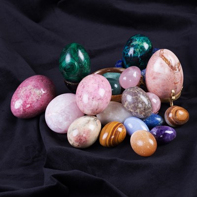 Lot 478 - A collection of eighteen mineral eggs...