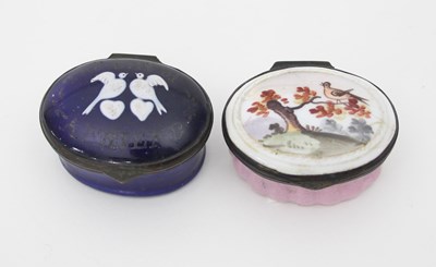 Lot 488 - A Bilston enamel patch box, late 18th Century,...