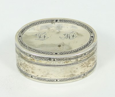 Lot 511 - A George III oval silver vinaigrette, Joseph...