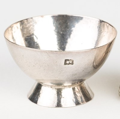 Lot 523 - A Georgian miniature or toy silver bowl, David...