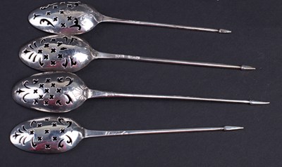 Lot 598 - An early 18th Century silver mote spoon,...