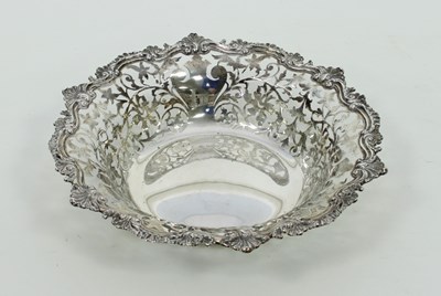 Lot 601 - A silver circular dish, Sheffield 1913,...