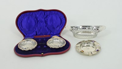 Lot 635 - A silver boat-shaped basket, H A, Sheffield...