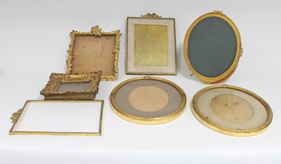 Lot 723 - A quantity of sundry pictures and frames to...