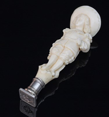 Lot 76 - A carved ivory desk seal modelled as a boy in...