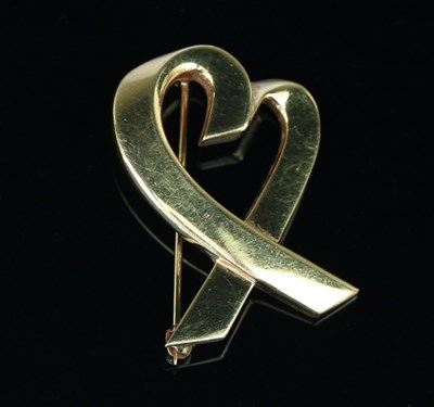 Lot 128 - A Tiffany 'loving heart' 18ct gold brooch,...