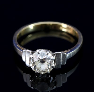 Lot 153 - A diamond solitaire ring with stepped...