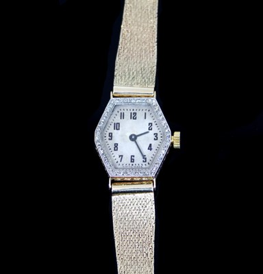 Lot 189 - A lady's 18ct gold cased wristwatch, the...