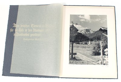 Lot 503 - A quantity of prints and photographs