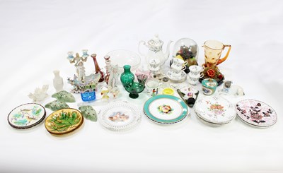 Lot 700 - A quantity of sundry glass and ceramics to...